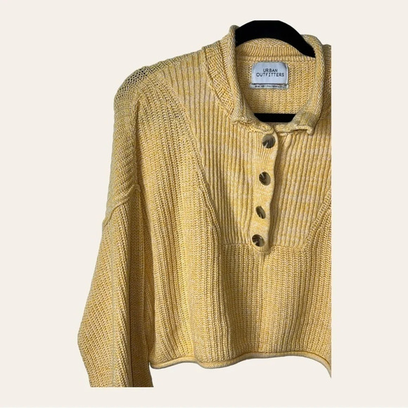 URBAN‎ OUTFITTERS CROPPED SWEATER BUTTONS CHUNKY KNITTED YELLOW IN COLOR - Picture 2 of 11